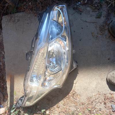 Peugeot 208 jobb e. Fényszoró eladó.