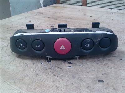 FIAT PUNTO II. Kombinált kapcsoló középen