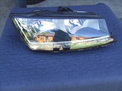 Skoda Fabia III jobb első lámpa fényszóró menetfényes