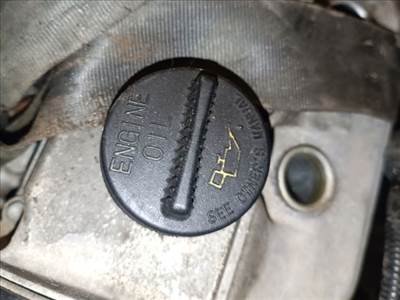 Suzuki Swift II Olajbeöntő Sapka *154652*