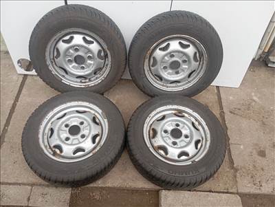 Suzuki Swift 13-as felnik 155/70R13 újszerű téli gumikkal 4x114,3