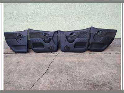 Toyota Yaris (XP10) Ajtó Kárpit Szett