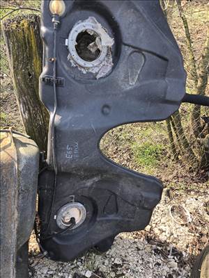 BMW 7-es sorozat E65/E66 Üzemanyagtank