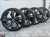  5x108 lyukosztású 22" használt alufelni, rajta 275/35 használt Pirelli gumi 