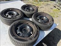  4x100 lyukosztású 16" használt (gyári felni) lemezfelni, rajta 215/55 újszerű Nokian gumi 