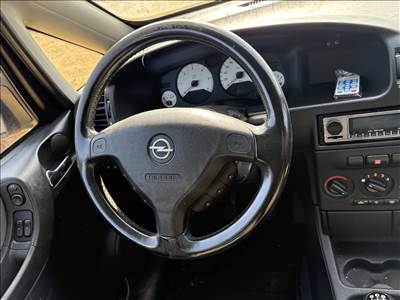 Opel Zafira A kormány 