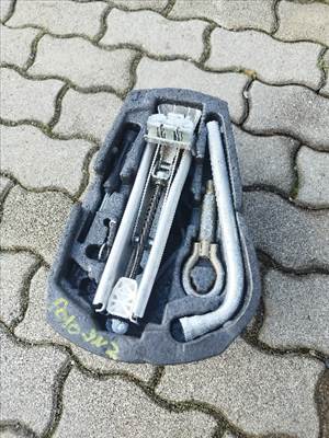 Volkswagen Polo IV pótkerék szerszám emeló készlet