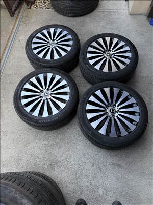  5x112 lyukosztású 18" újszerű (gyári felni) alufelni, rajta 245/45 használt Michelin nyári gumi 