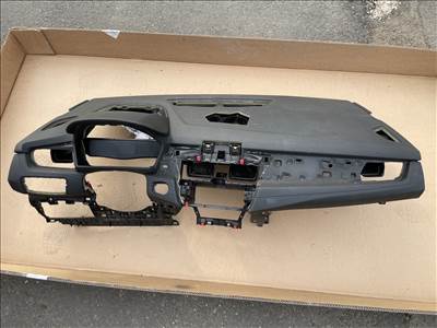 BMW 2-es sorozat F45/F46 Gyári bontott műszerfal párna