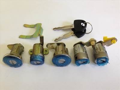 Suzuki Swift zár garnitúra 1997-2003-ig (37105-KULCS)