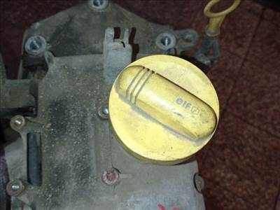 Renault Thalia I Olajbeöntő Sapka *155874*