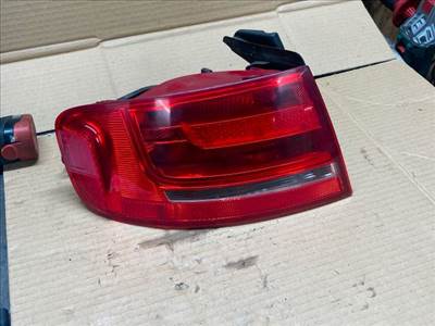 Audi A4 (B8 - 8K) hátsó lámpa  8k5945096d 8k5945095d