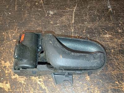 Suzuki Swift II Bal első Belső Kilincs *150768*