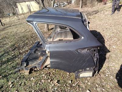 Ford Focus MK3 kombi jobb és bal hátsó negyed hátfal 