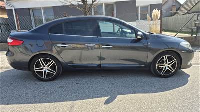 Relanult Fluence 2.0 benzin gyári fény 2.tulaj bézs belső 6os váltó Privilege KeylessGo magánszem