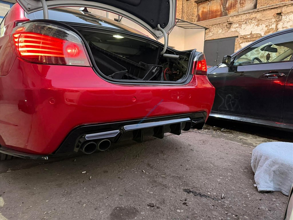 BMW E60 E61 M5 style diffuzor / fényes fekete / 2. kép
