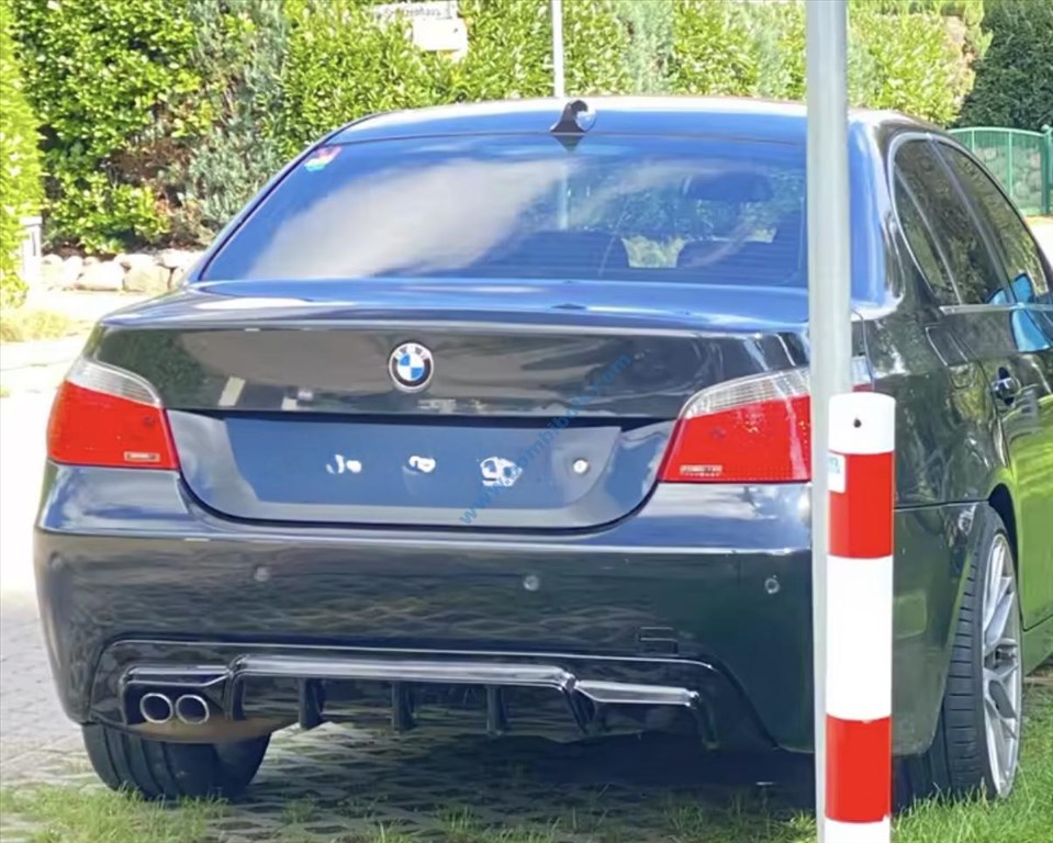 BMW E60 E61 M5 style diffuzor / fényes fekete / 4. kép