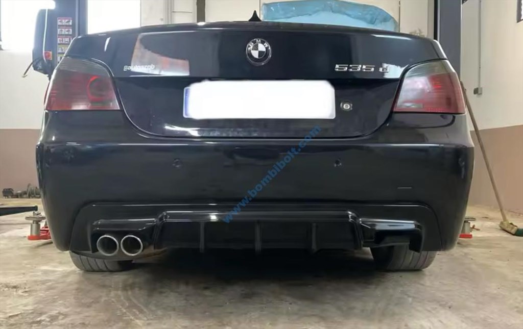 BMW E60 E61 M5 style diffuzor / fényes fekete / 5. kép