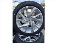 pirelli p zero winter téli 245/45 R18 100 v tl 2023  / gyári alufelni 18x8 - cupra formentor