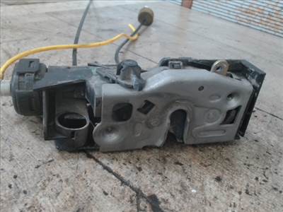 VOLKSWAGEN passat 96.10-00.10 b5 bal hátsó ajtó zárszerkezet központi záras