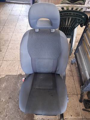 Toyota Rav 4 00-05 Bal Első Ülés