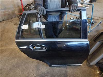 Mercedes C s204 kombi facelift 2011-2014 jobb hátsó ajtó üresen