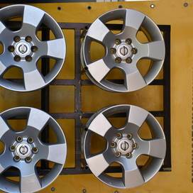 Nissan Navara D40 (1/4-2413)(HA3847104)(JF)Használt 16" 6x114,3 alufelni 