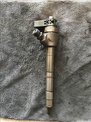 Volkswagen Passat B7 2.0CR CFFB 140le injektor 03L130277J