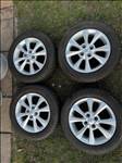 Toyota Yaris  4x100 lyukosztású 15" gyári alufelni téligumival szerelve 