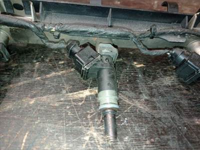 BMW 316 E46 Porlasztó (1 db) *151829*