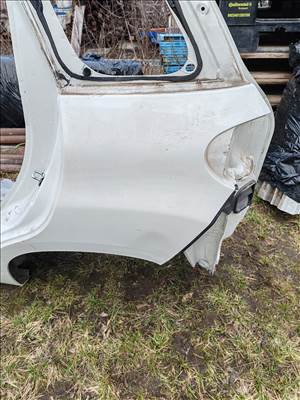 Fiat 500L bal hátsó Sárvédő 