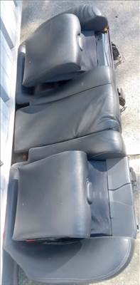 Gyerekülés magasítós hátsó ülés