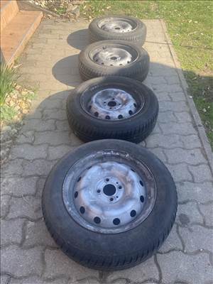  4x100 Dacia Renault lyukosztású 15"  lemezfelni, rajta 185/65 használt Riken nyári gumi