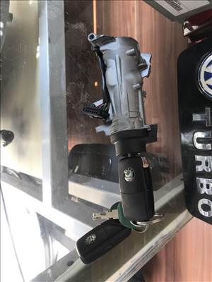 Skoda Octavia II Combi 1.9 TDI Gyújtáskapcsoló + 2db kulcs