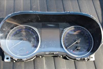 Infiniti Q50 kilóméter óra.