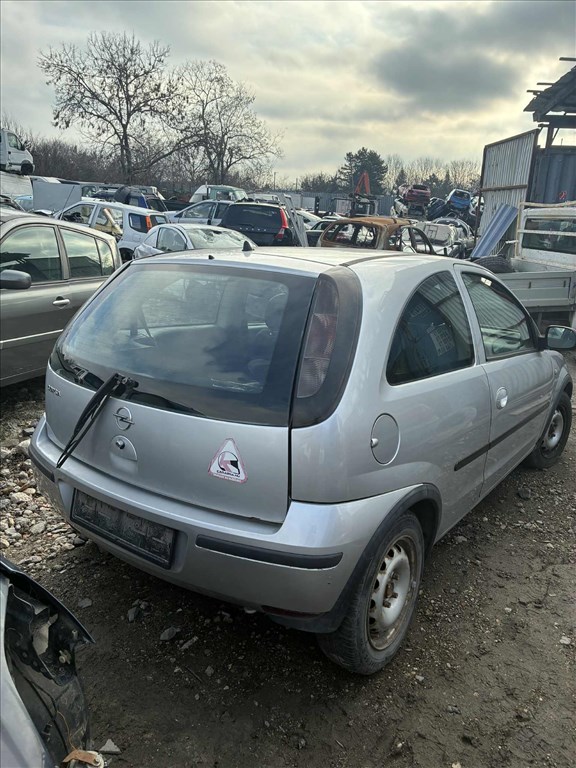 Opel Corsa C bontott alkatrészei 2. kép