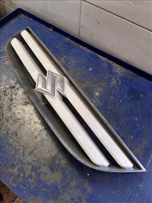 Suzuki Liana Hűtőrács