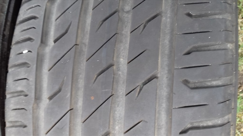  215/50 R18" használt Semperit nyári gumi 2db 3. kép