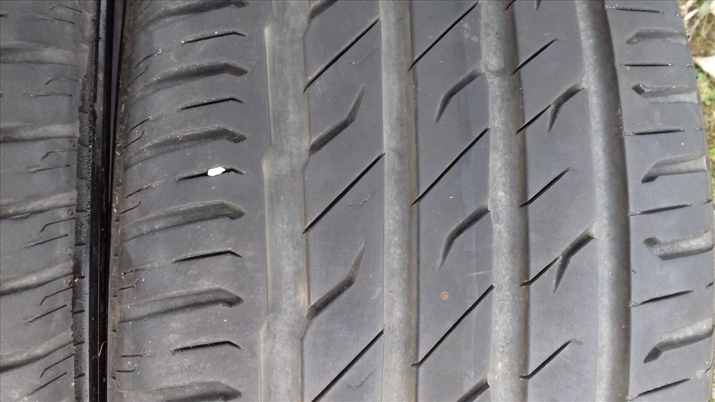  215/50 R18" használt Semperit nyári gumi 2db 4. kép
