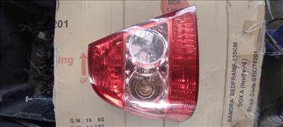 Toyota Corolla (E120/E130) Bal hátsó lámpa sedan