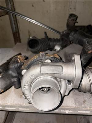 Hibás ! Opel Astra J Turbó  (Középrész, ház jó) 98053674