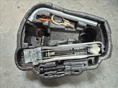 Volkswagen Golf IV szerszámkészlet 1J0 012 115 M (29368)