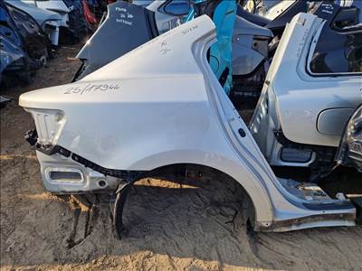 TOYOTA AVENSIS T27 sedan jobb hátsó sárvédő negyed 