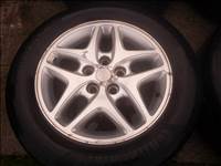  5x114.3 lyukosztású 16" gyári Chrysler alufelni, rajta 225/55 használt Continental nyári gumi 