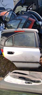 Mitsubishi Carisma Jobb hátsó ajtó 