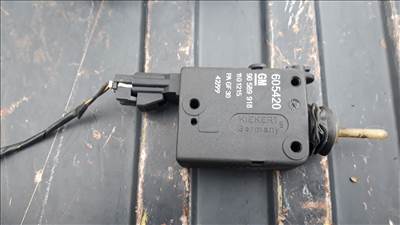 Opel Astra G 2.0 DI 16V üzemanyagtank ajtó fedél nyitó motor  605420