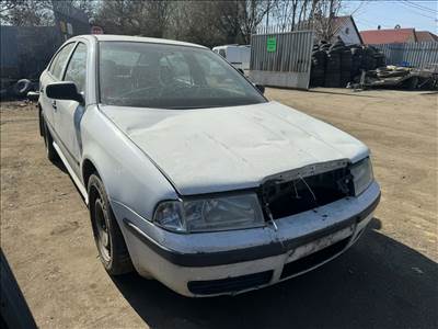 Skoda Octavia 1.6 -AEE-  bontott alkatrészei