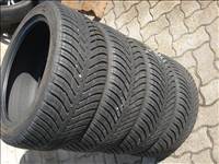 17-es 225/45 R17 4 évszakos Újszerű Gumik