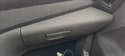 Ford Transit Connect kesztyűtartó 