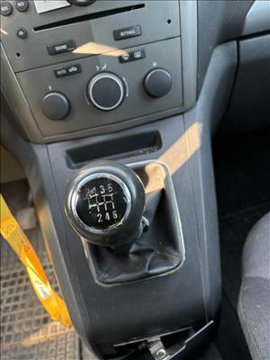 Opel Zafira B manuális váltó 